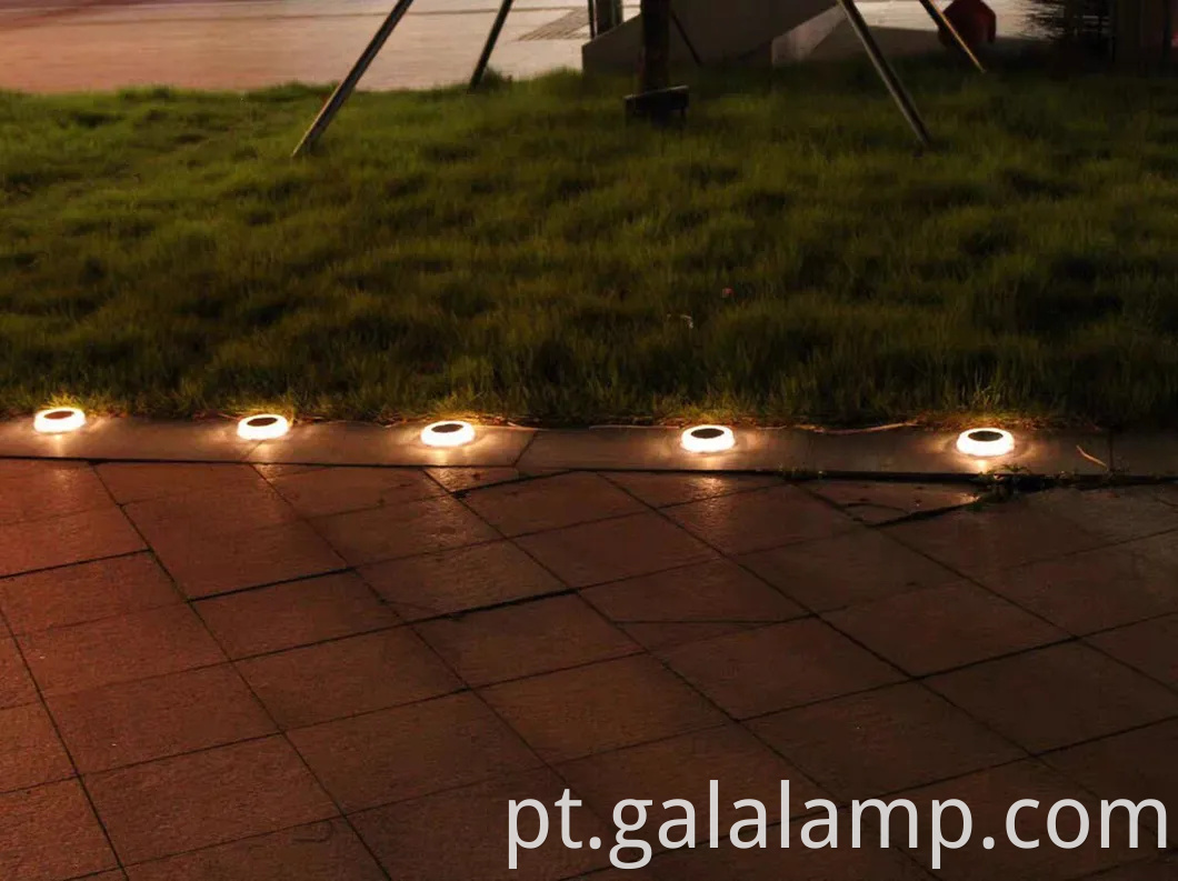 Luzes solares LED ecológicas para espaços ao ar livre